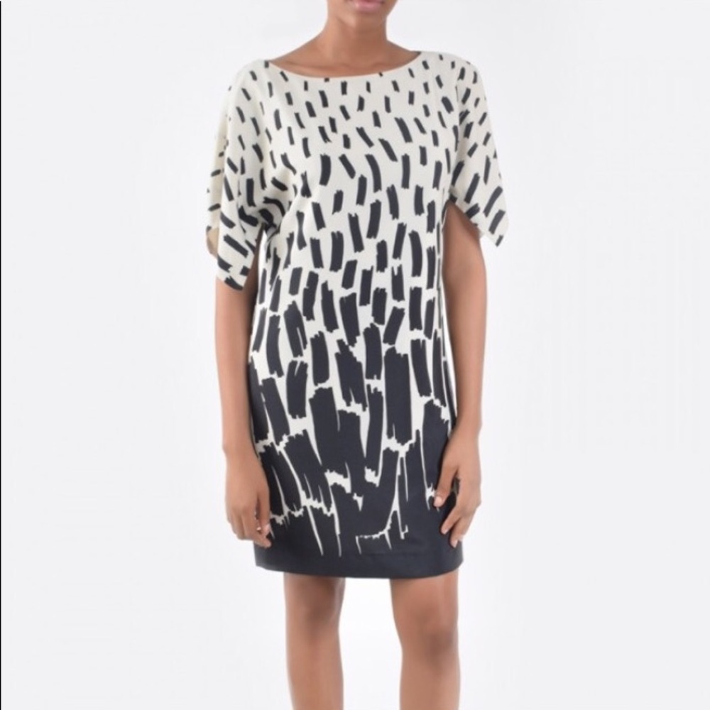 Tahari Black and White Graphic Print Kimono Dress